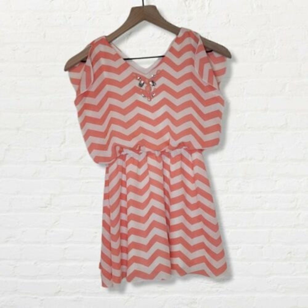 Speechless Dress Peach and White Chevron Girls Size Small Split Sleeve
